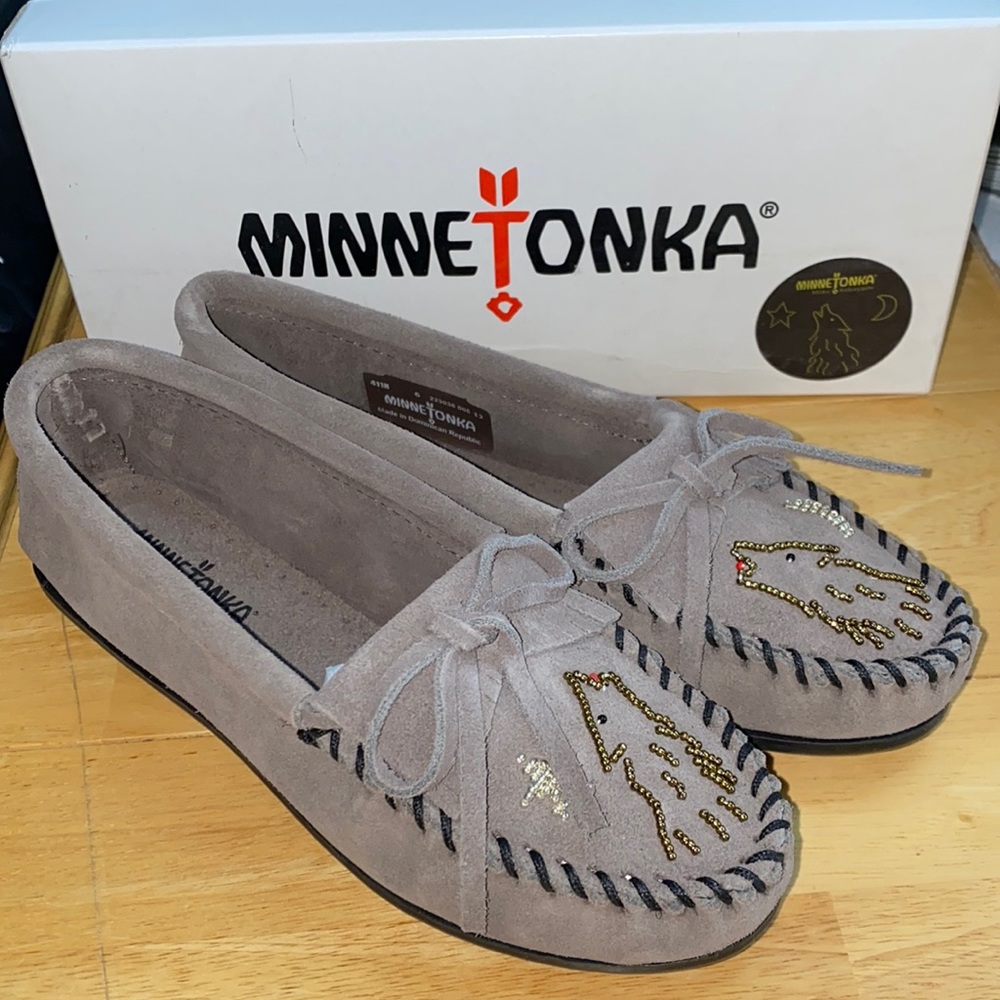 AUTH NIB MINNETONKA x MOKO MOC WOLF STAR MOON GREY US 5 or 5.5